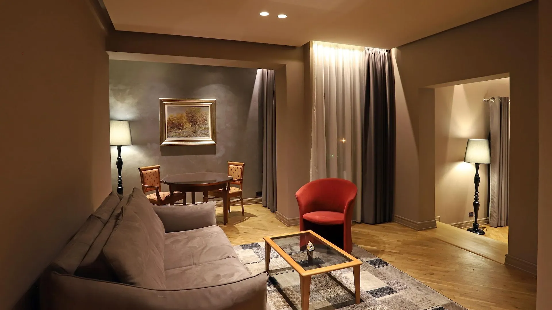 Mondial Hotel Tirana 4*,  Albania