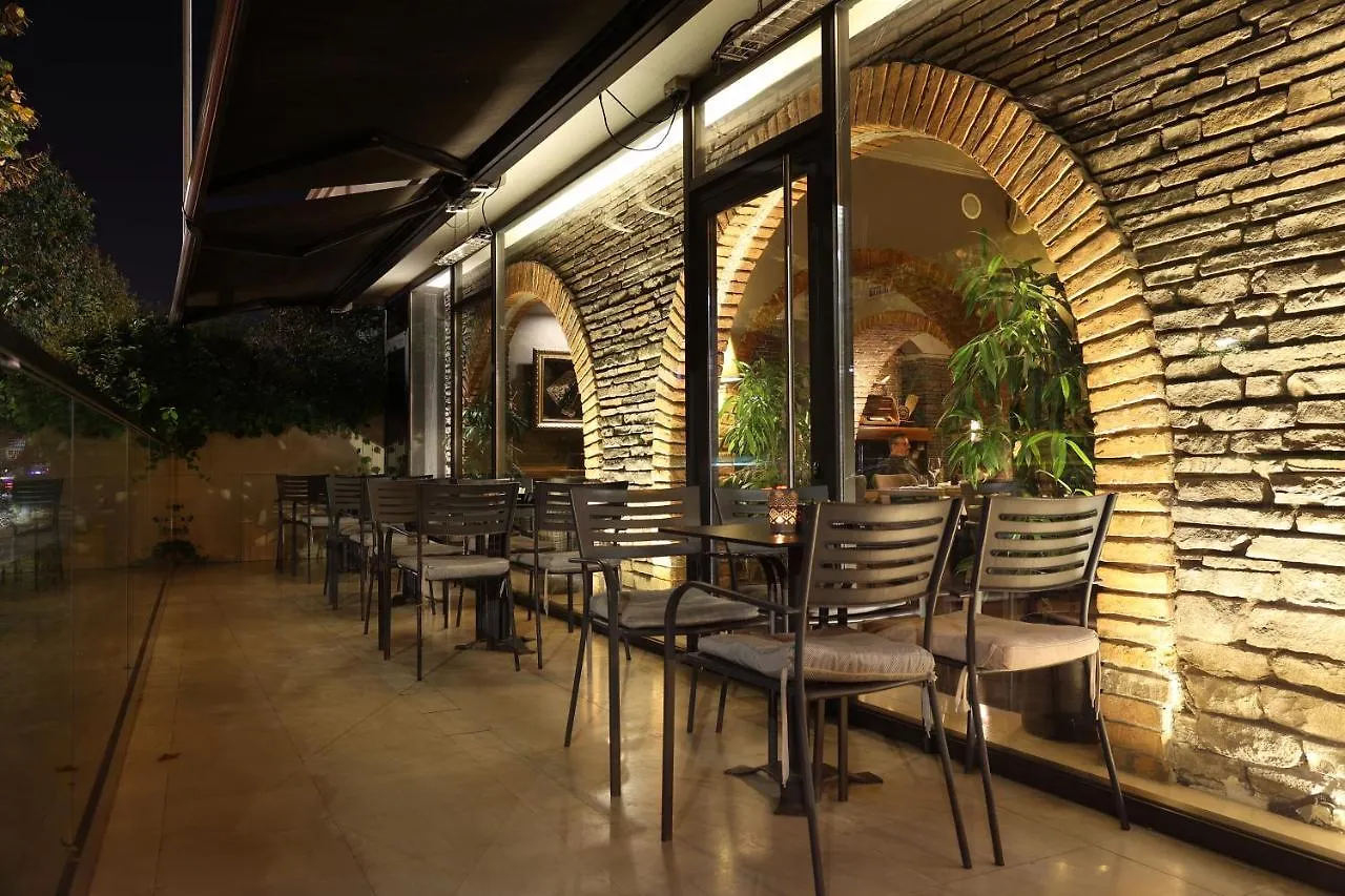 Mondial Hotel Тирана 4*,