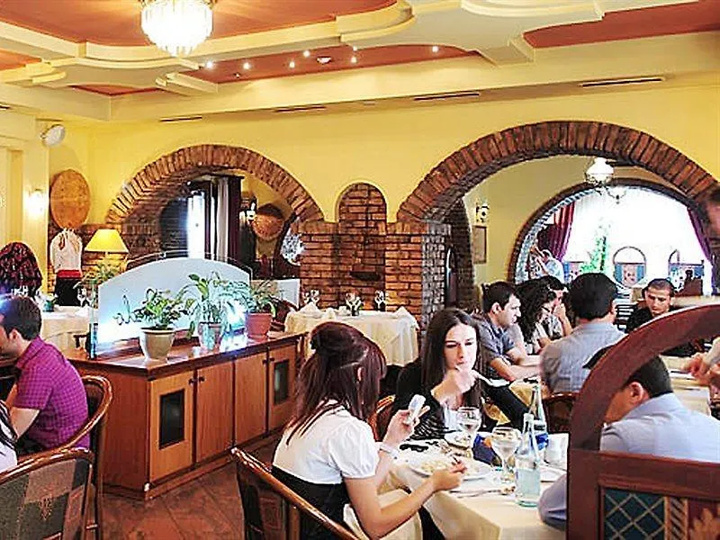 Mondial Hotel Тирана 4*,